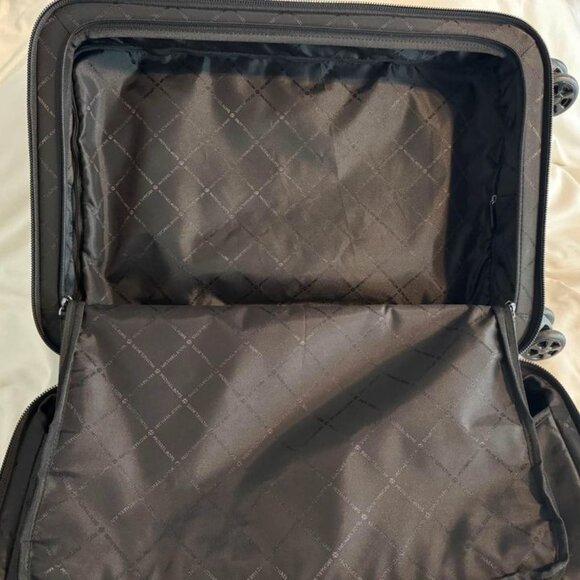 Michael Kors Small Carry On Rollling suitcase - Picture 8 of 8